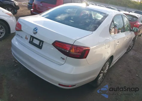 2016 Volkswagen Jetta 1.8T Sel z USA, uszkodzony, nr VIN 3VWL17AJ5GM345619